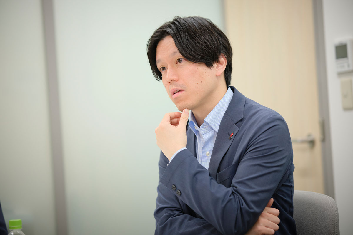 施設の強みを語る小倉氏