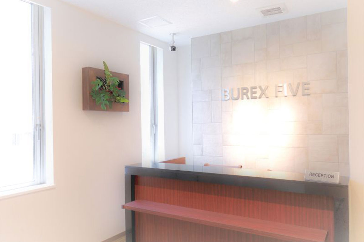 BUREX FIVEの受付