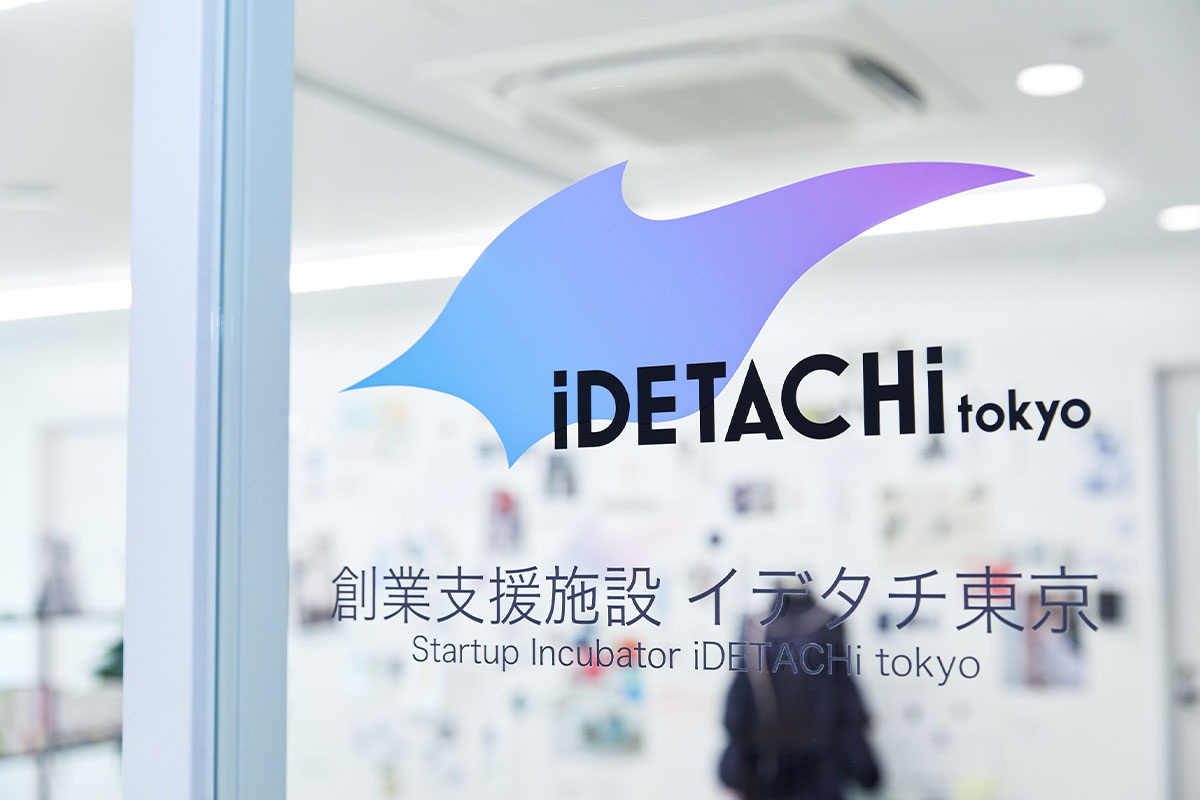 イデタチ東京の入り口ドア