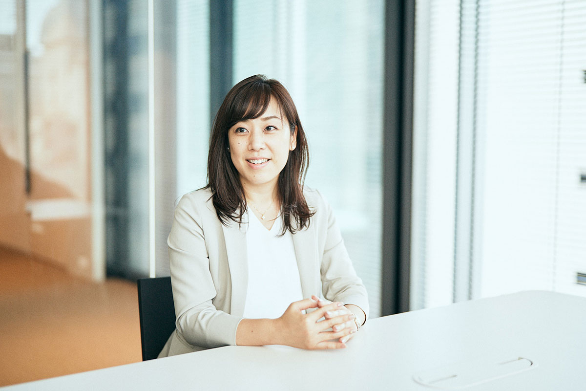 インタビューを受ける望月氏