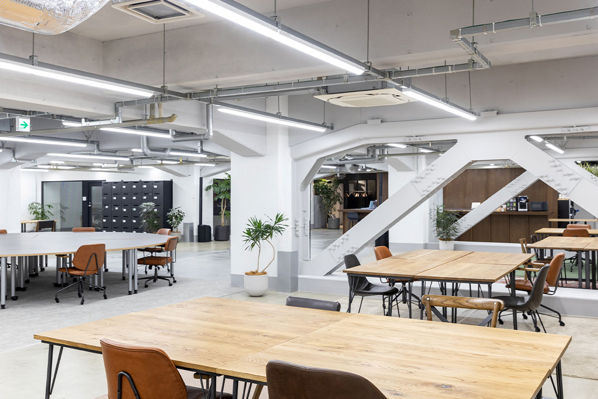 倉庫をリノベーションした約200坪のオフィス