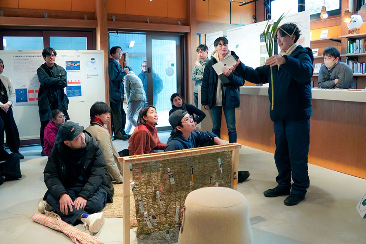 武蔵野美術大学との共同研究の様子