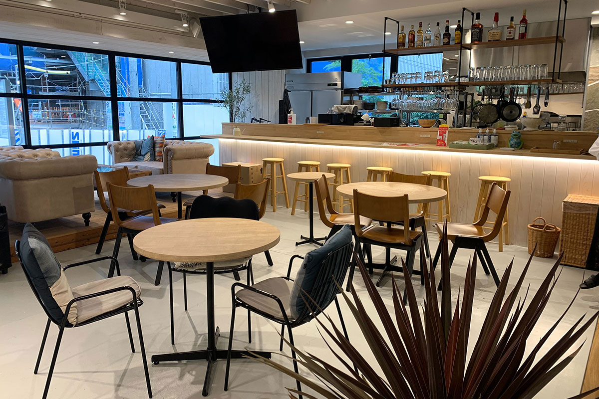 キッチンやカフェスペースも完備